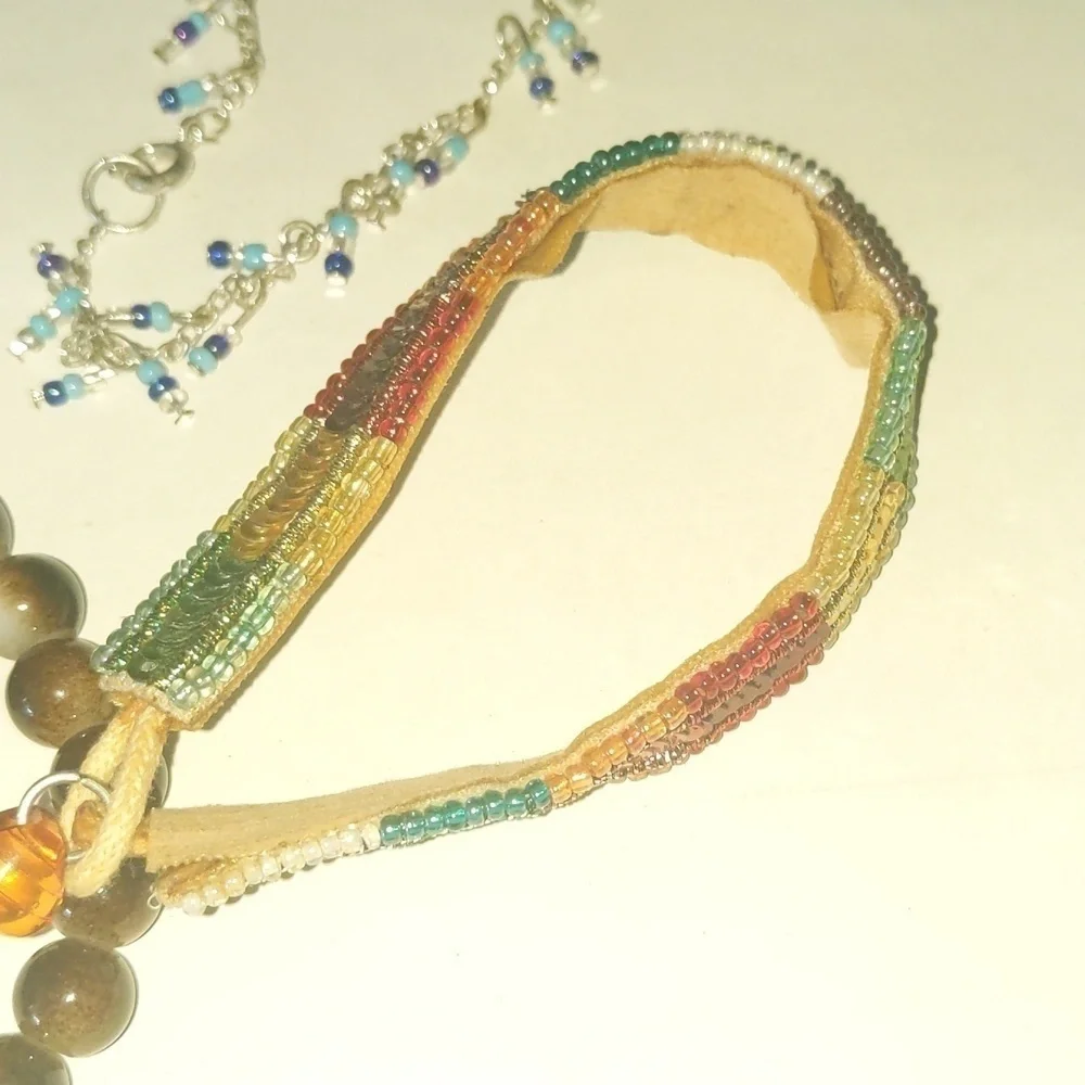 Lot of 8 bracelets. Monkey/beaded